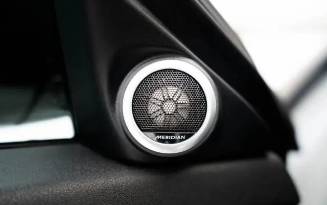 LAND ROVER Range Rover Evoque 2.0 P300 mHEV R-Dynamic SE