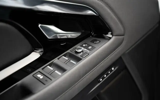 LAND ROVER Range Rover Evoque 2.0 P300 mHEV R-Dynamic SE