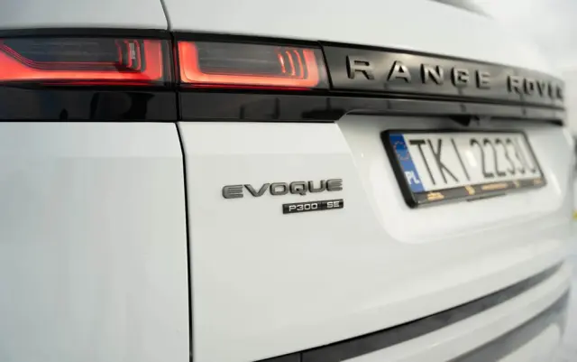LAND ROVER Range Rover Evoque 2.0 P300 mHEV R-Dynamic SE