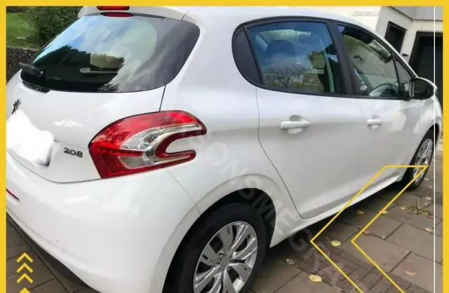 PEUGEOT 208 