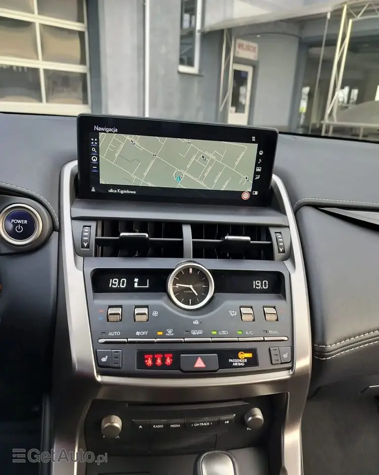 LEXUS NX 300h Business Edition AWD