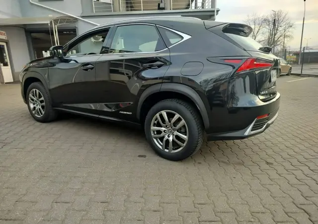 LEXUS NX 300h Business Edition AWD