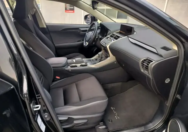 LEXUS NX 300h Business Edition AWD