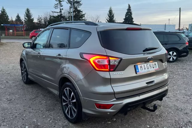 FORD Kuga 2.0 TDCi 4x4 ST-Line