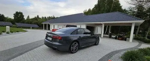 AUDI S6 