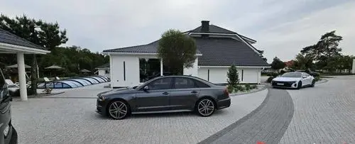 AUDI S6 