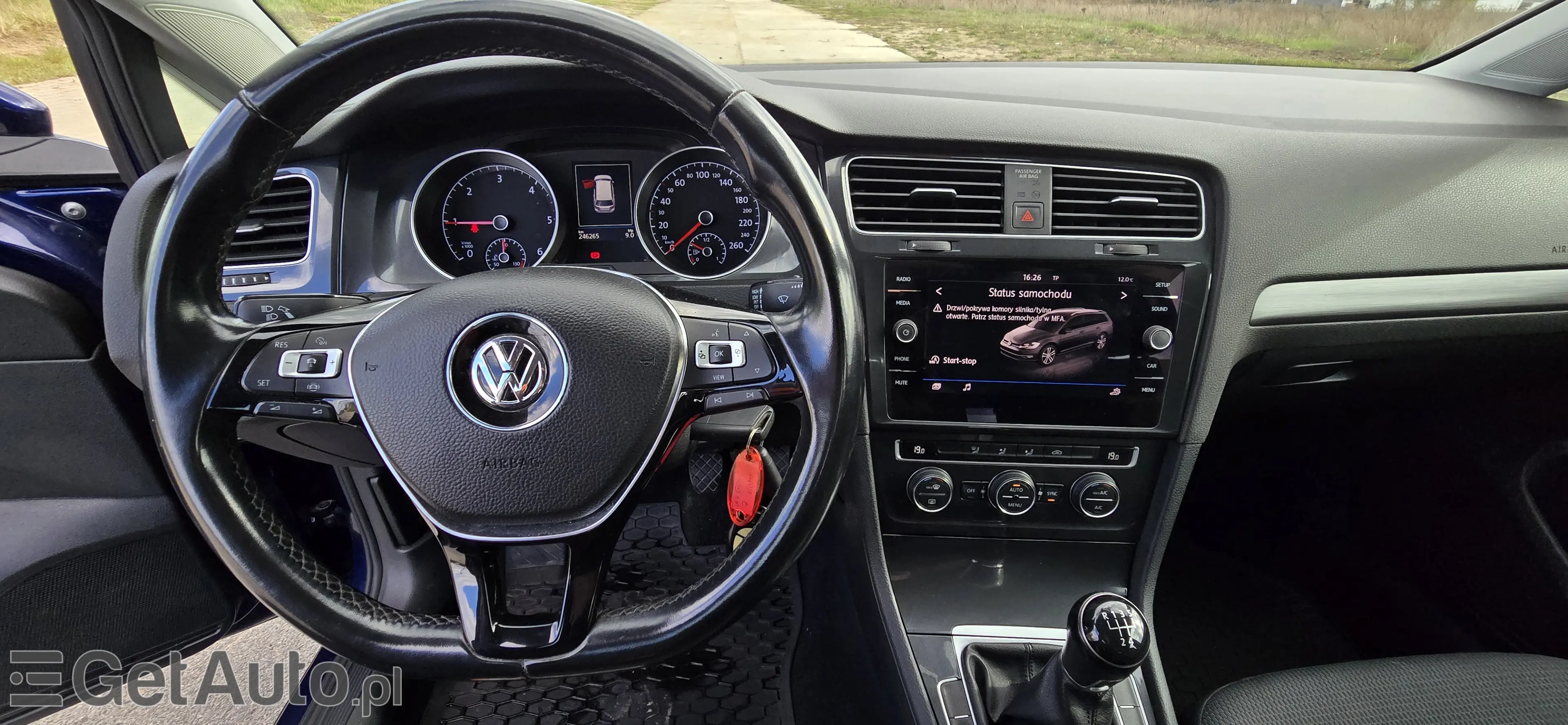 VOLKSWAGEN Golf 