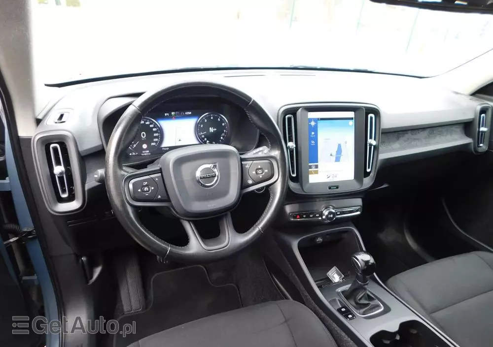 VOLVO XC 40 T3 Momentum