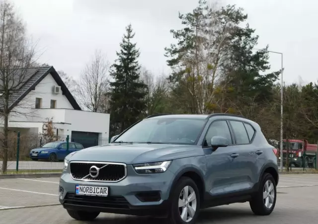 VOLVO XC 40 T3 Momentum