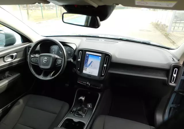 VOLVO XC 40 T3 Momentum