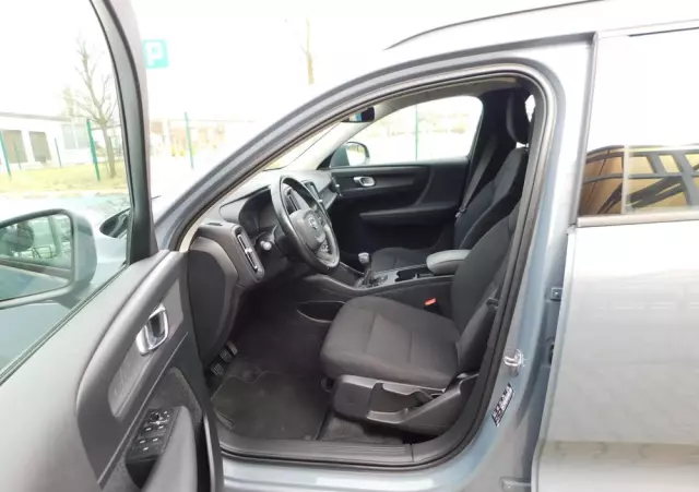 VOLVO XC 40 T3 Momentum