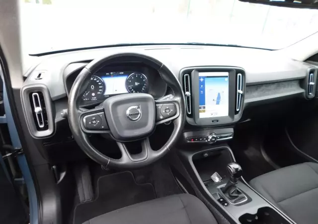 VOLVO XC 40 T3 Momentum