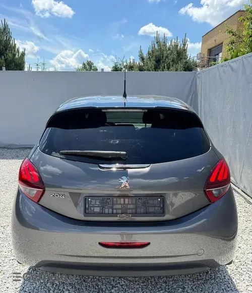 PEUGEOT 208 