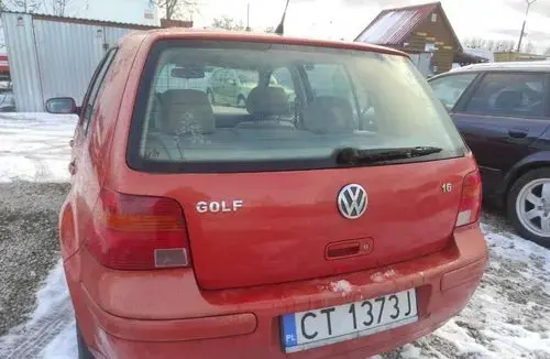 VOLKSWAGEN Golf 