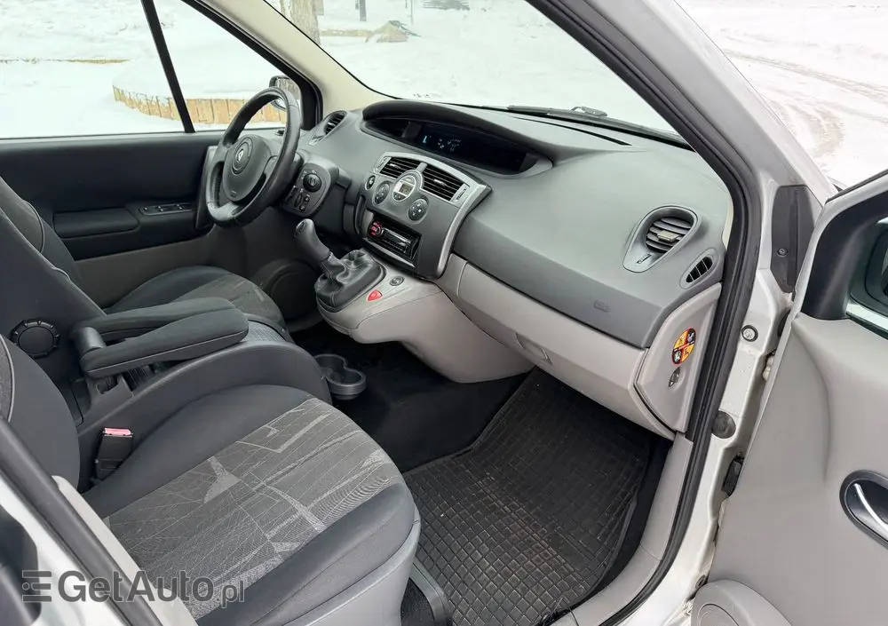 RENAULT Scenic 1.6 16V Luxe Dynamique