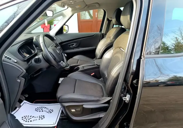 RENAULT Grand Scenic BLUE dCi 120 BLACK EDITION