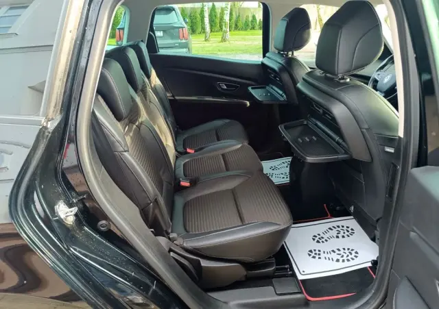 RENAULT Grand Scenic BLUE dCi 120 BLACK EDITION