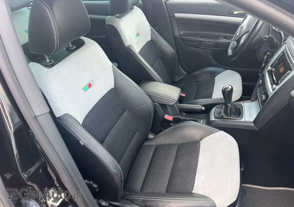 SKODA Octavia Combi 2.0 TDI CR DPF RS