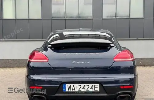 PORSCHE Panamera 