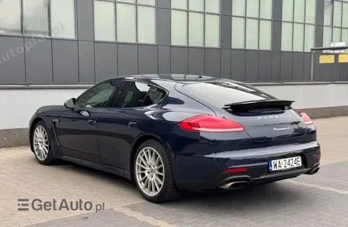 PORSCHE Panamera 
