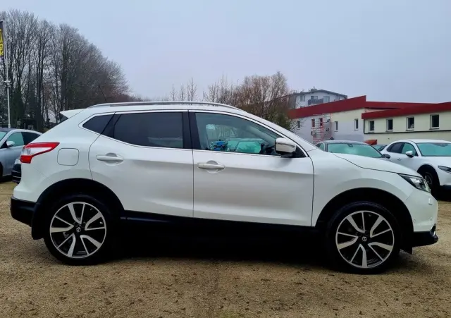 NISSAN Qashqai 1.2 DIG-T Tekna