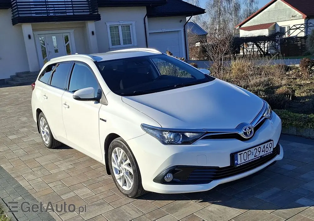 TOYOTA Auris 