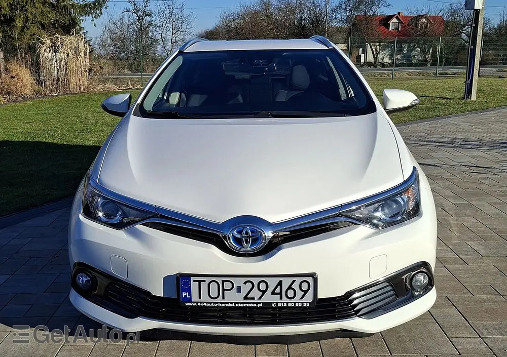 TOYOTA Auris 