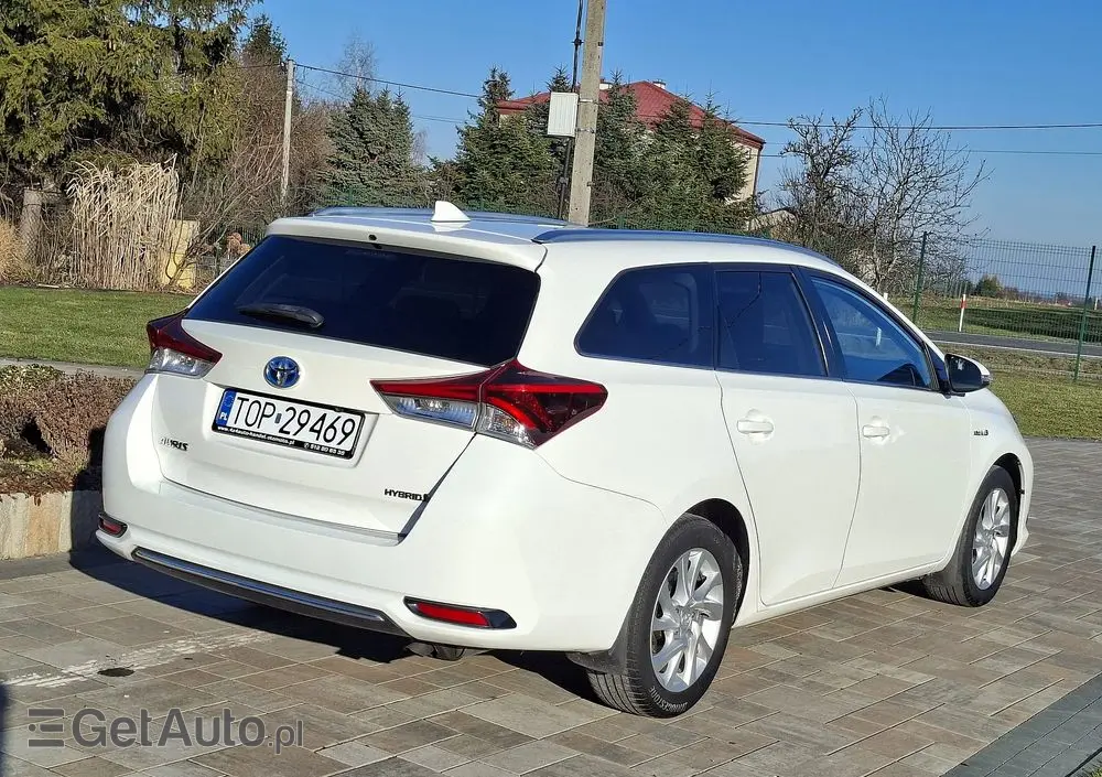 TOYOTA Auris 
