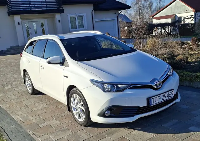 TOYOTA Auris 