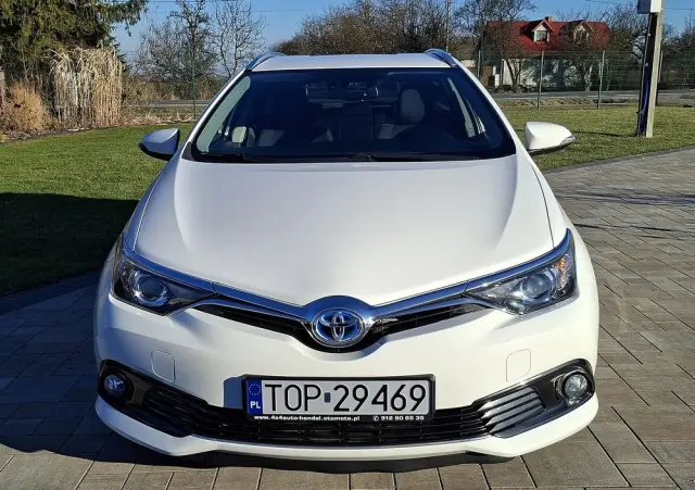 TOYOTA Auris 