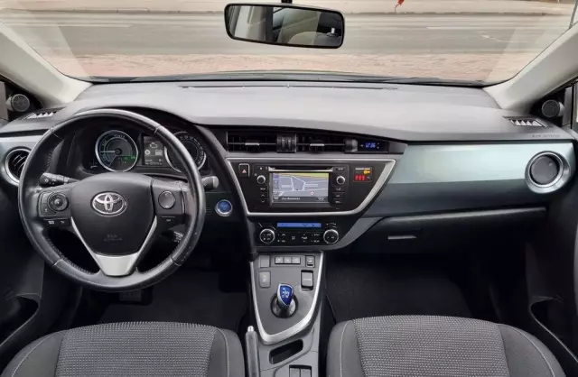TOYOTA Auris 