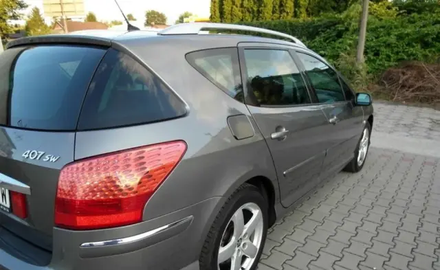 PEUGEOT 407 
