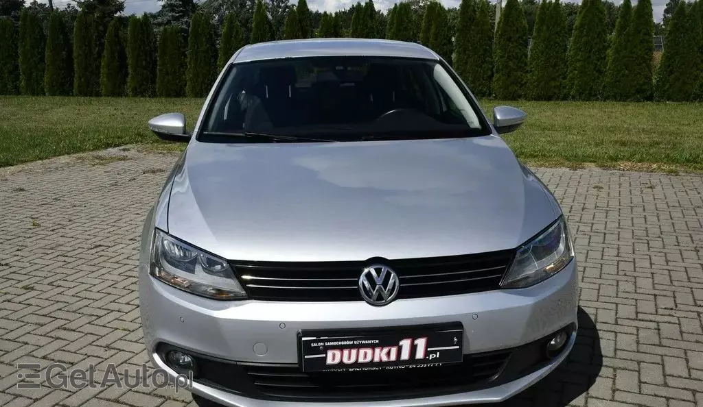 VOLKSWAGEN Jetta 