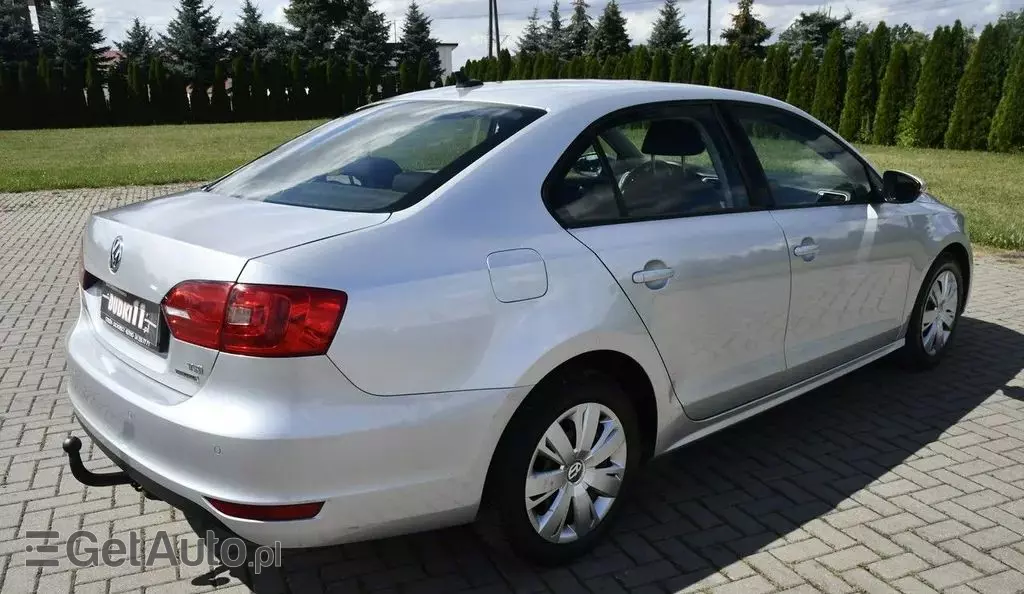 VOLKSWAGEN Jetta 