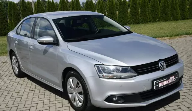 VOLKSWAGEN Jetta 