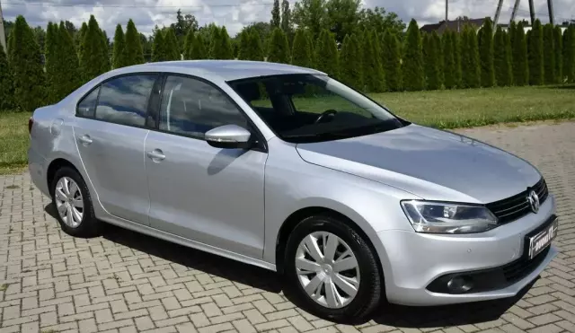 VOLKSWAGEN Jetta 