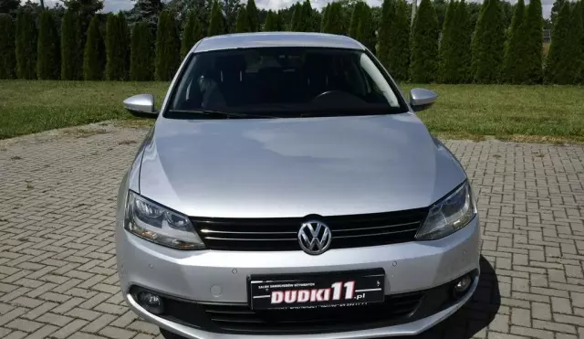VOLKSWAGEN Jetta 