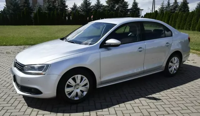 VOLKSWAGEN Jetta 