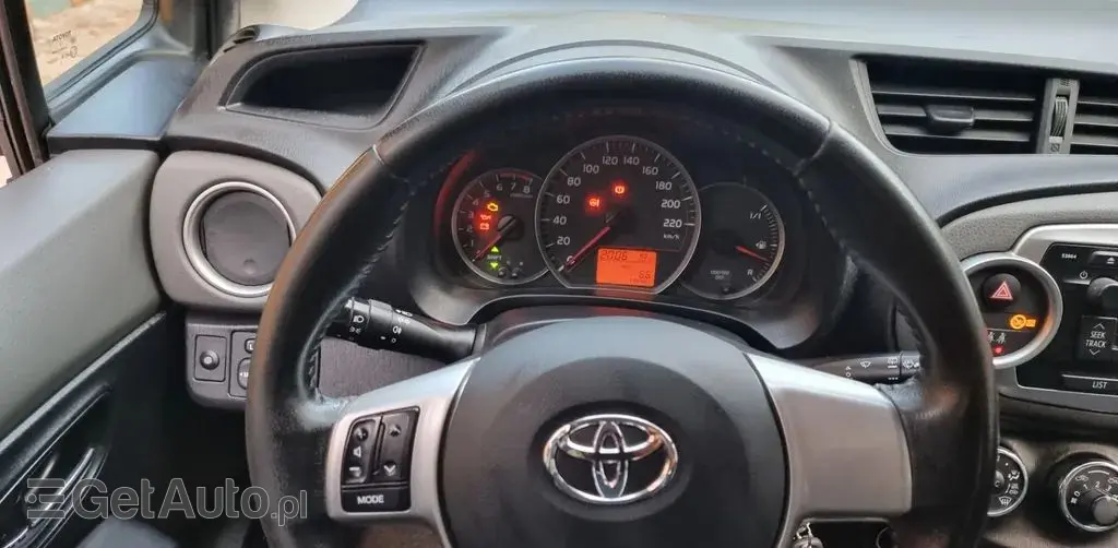 TOYOTA Yaris 