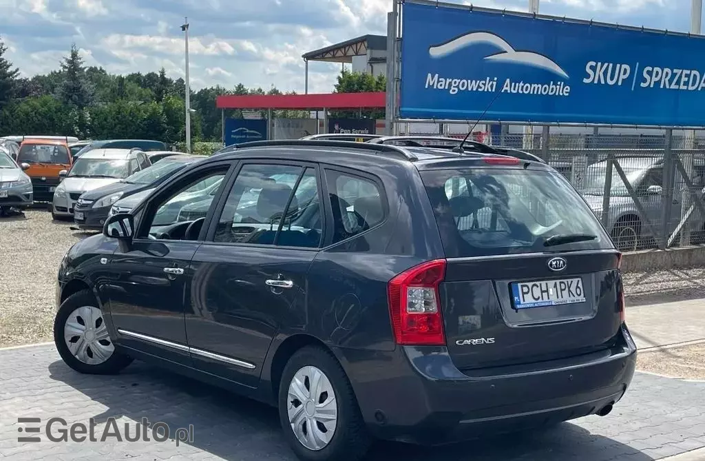 KIA Carens 