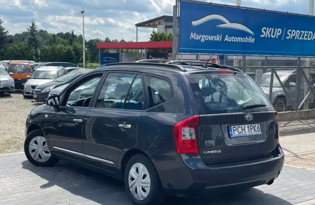 KIA Carens 