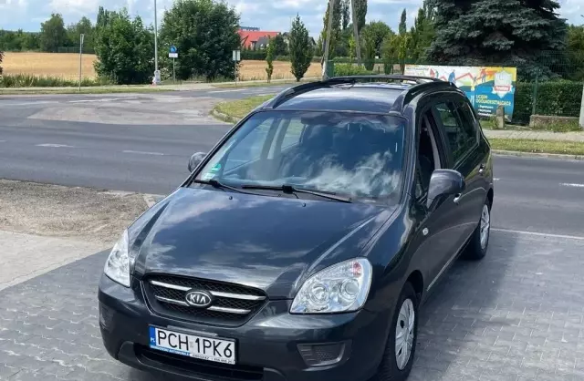 KIA Carens 