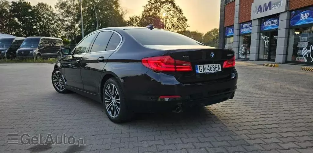 BMW Seria 5 520d (190 KM) xDrive Steptronic
