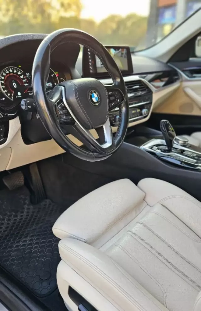 BMW Seria 5 520d (190 KM) xDrive Steptronic