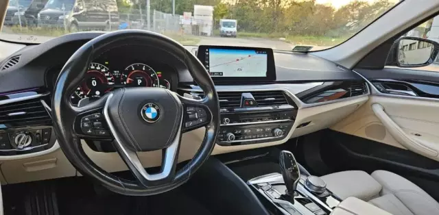 BMW Seria 5 520d (190 KM) xDrive Steptronic