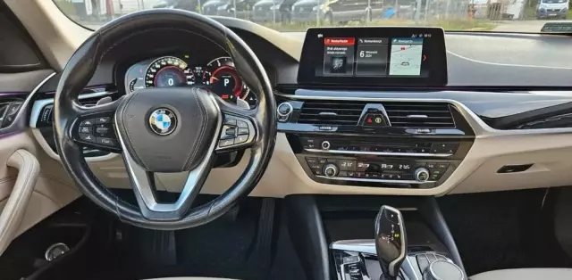 BMW Seria 5 520d (190 KM) xDrive Steptronic