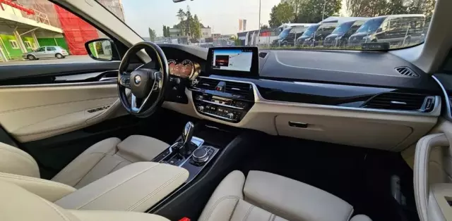 BMW Seria 5 520d (190 KM) xDrive Steptronic