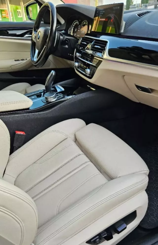 BMW Seria 5 520d (190 KM) xDrive Steptronic