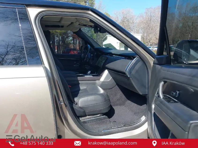 LAND ROVER Range Rover P400 SE