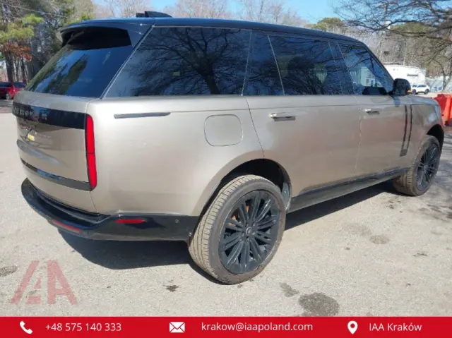 LAND ROVER Range Rover P400 SE